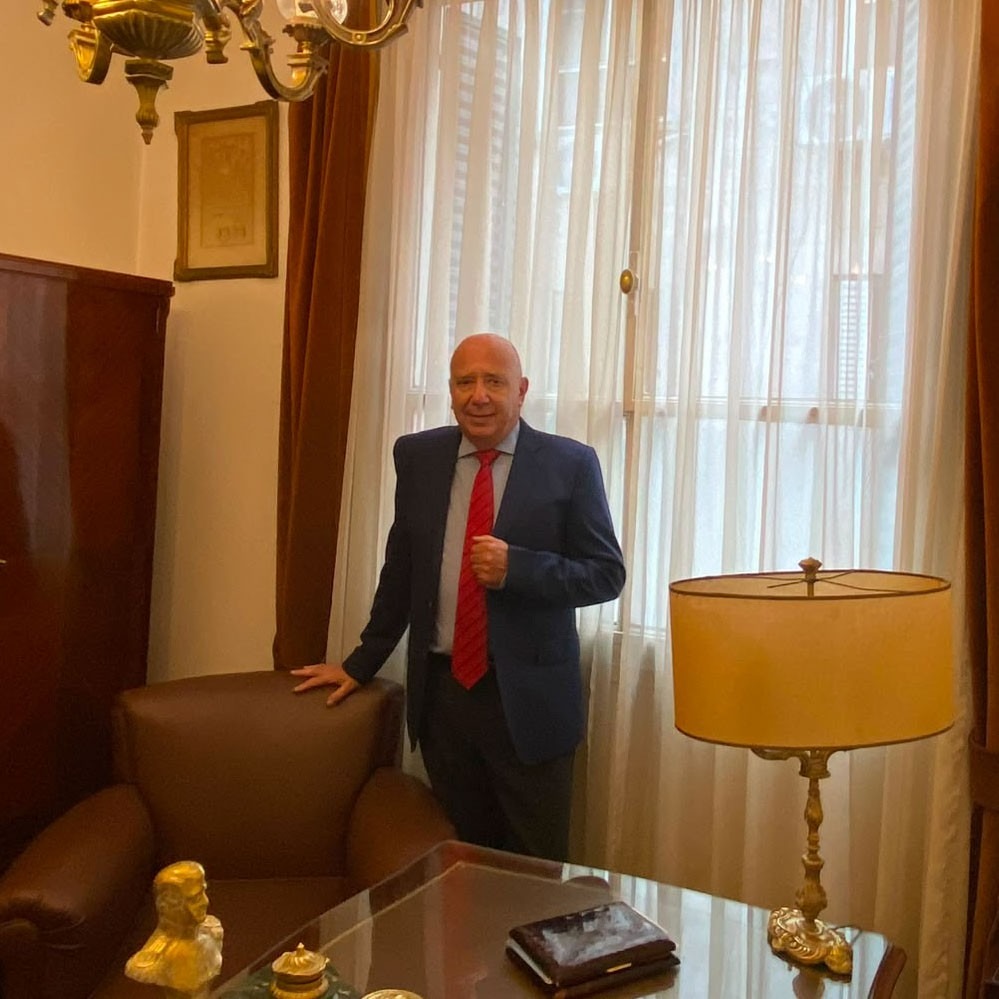 Dr. Alejandro M. Schnaider